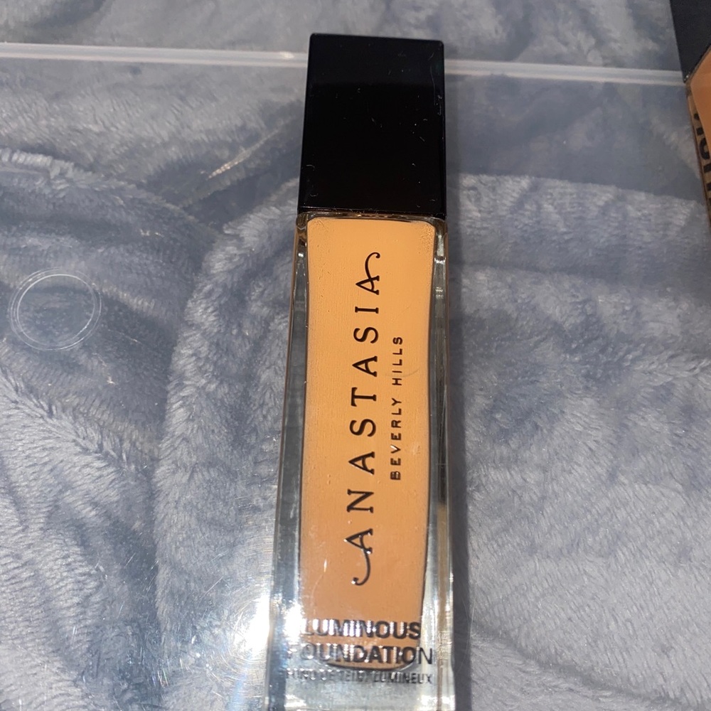 Anastasia Beverly Hills luminous foundation 🆕